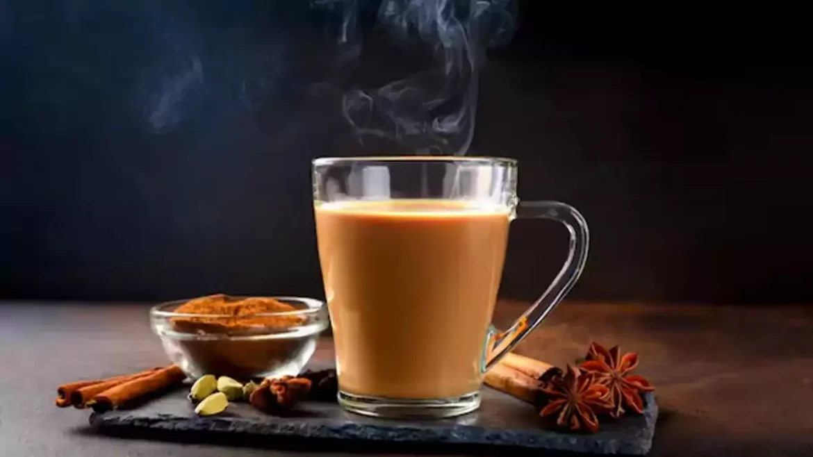 చలిగా ఉందని టీ తెగ తాగేస్తున్నారా? జర జాగ్రత్త..! | చలిగా అనిపిస్తోంది టీని అతిగా తినకండి| చలి వాతావరణం మరియు చాలా ఎక్కువ టీ బీ కేర్ఫుల్| చలిలో వేడి టీ మిమ్మల్ని ఎలా హైడ్రేట్ చేస్తుంది| ఎక్కువ టీ తాగడం వల్ల దుష్ప్రభావాలు
