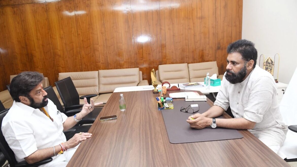 ఆంధ్రప్రదేశ్ అసెంబ్లీలో డిప్యూటీ సీఎం పవన్ కల్యాణ్‌తో బాలకృష్ణ, నాగబాబు భేటీ అయ్యారు
