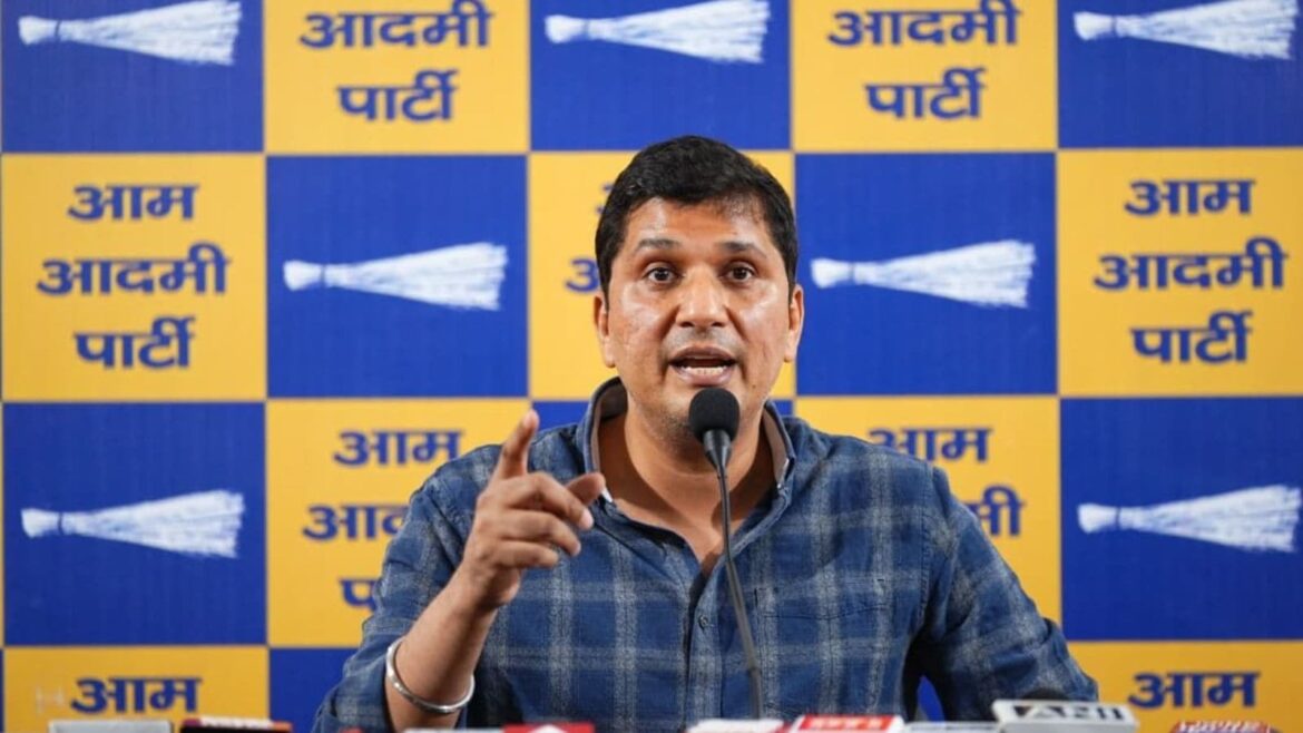 Addressing a press conference at the AAP headquarters, Bhardwaj said that despite a malfunction in the fire brigade’s hydraulic lift, local residents had attempted to rescue those trapped inside the building.