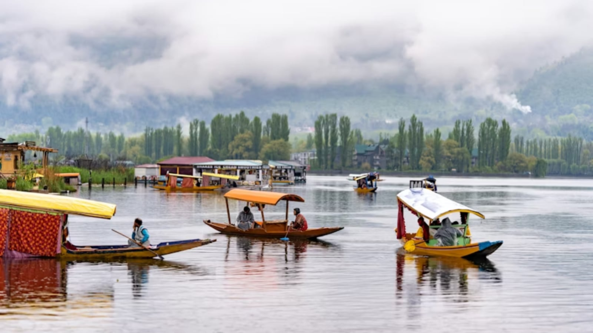 Big dip in visitors, 30% occupancy in hotels: Kashmir tourism ‘limping back’ but long way still to go, say stakeholders
